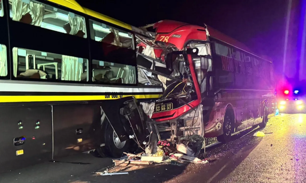 Xe khách đụng nhau trên cao tốc Vĩnh Hảo-Phan Thiết: Ít nhất 3 người chết