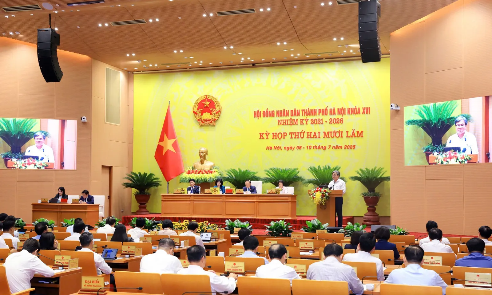 Hà Nội đẩy mạnh đầu tư giao thông, chống ngập và sắp xếp nhân sự cấp cơ sở