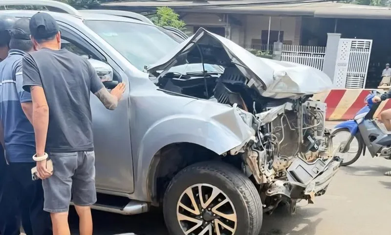 Đắk Lắk: Tài xế xe bán tải gây tai nạn liên hoàn rồi bỏ chạy, bị người dân giữ lại