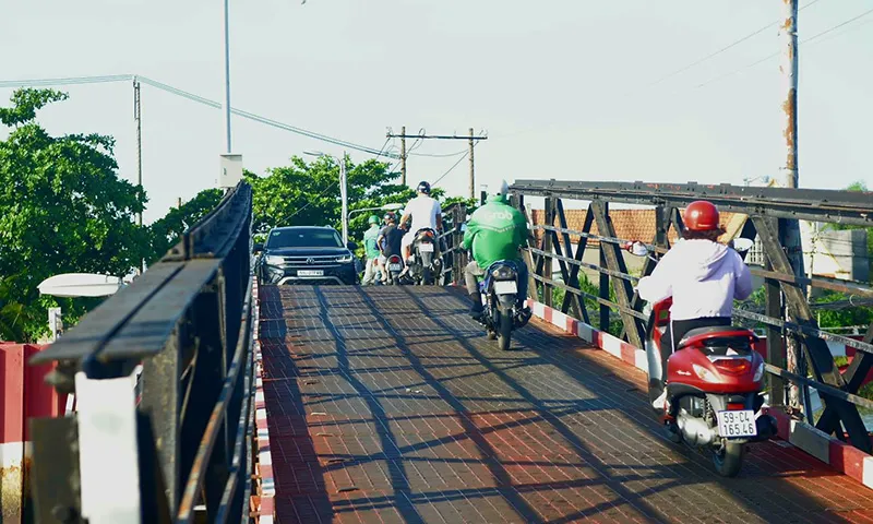 Cầu Rạch Tôm hiện đã xuống cấp