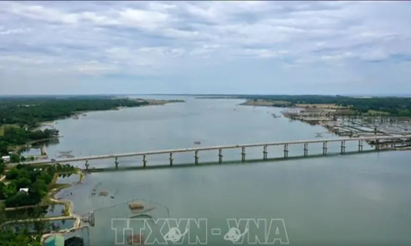 Xây dựng thêm hai cây cầu qua phá Tam Giang