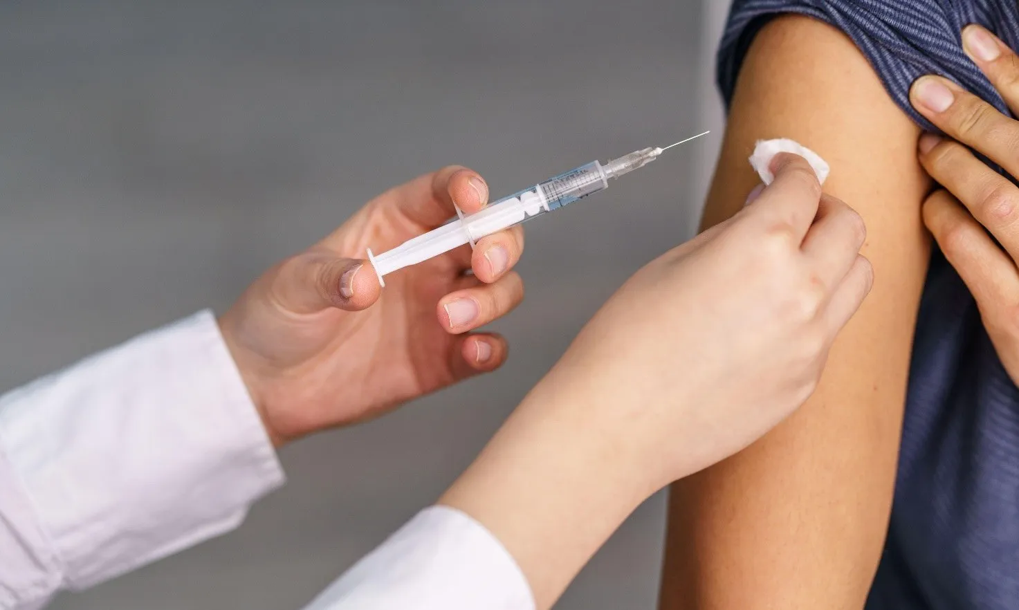 Biến thể Covid mới lan nhanh tại Anh với triệu chứng khàn giọng đặc trưng