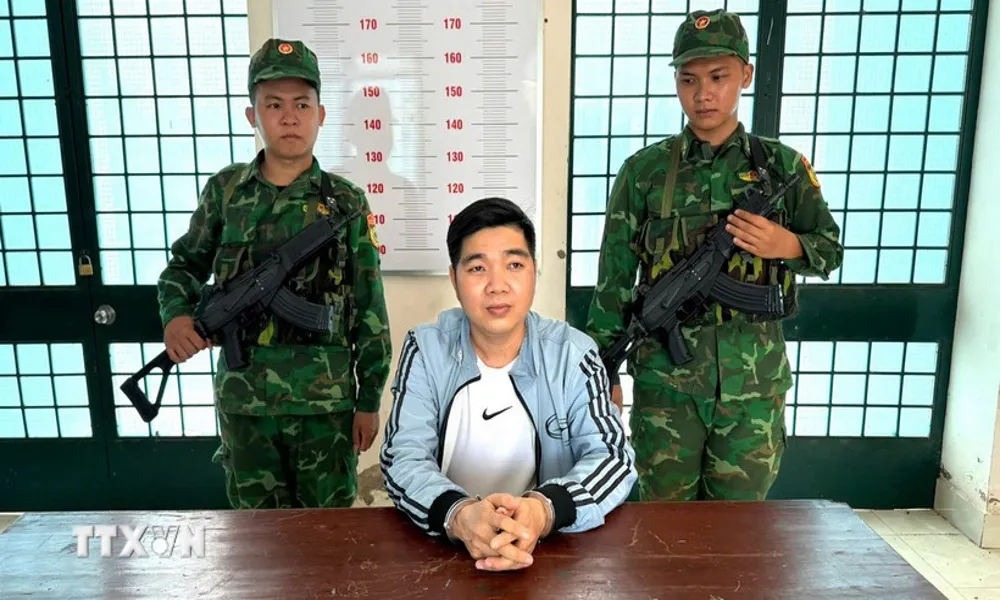 Bắt giữ đối tượng truy nã đặc biệt tại cửa khẩu Mộc Bài