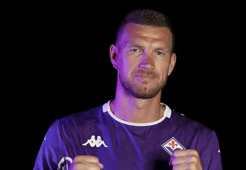 Edin Dzeko chính thức khoác áo Fiorentina. Ảnh: Fiorentina