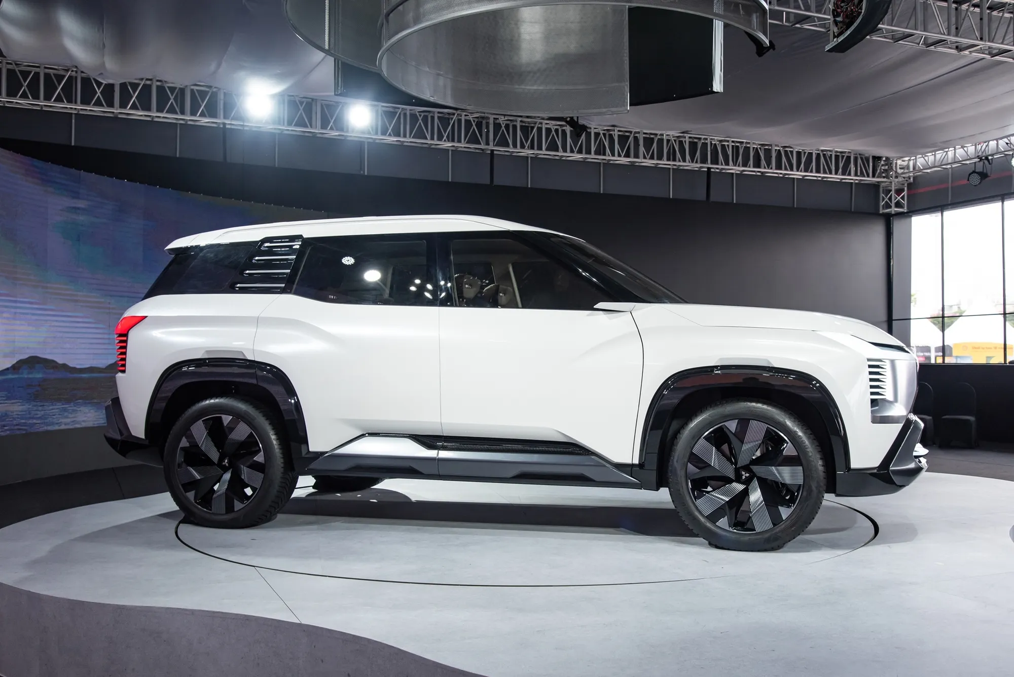mitsubishi-dst-concept-2-1752108320173-17521083206442109913628