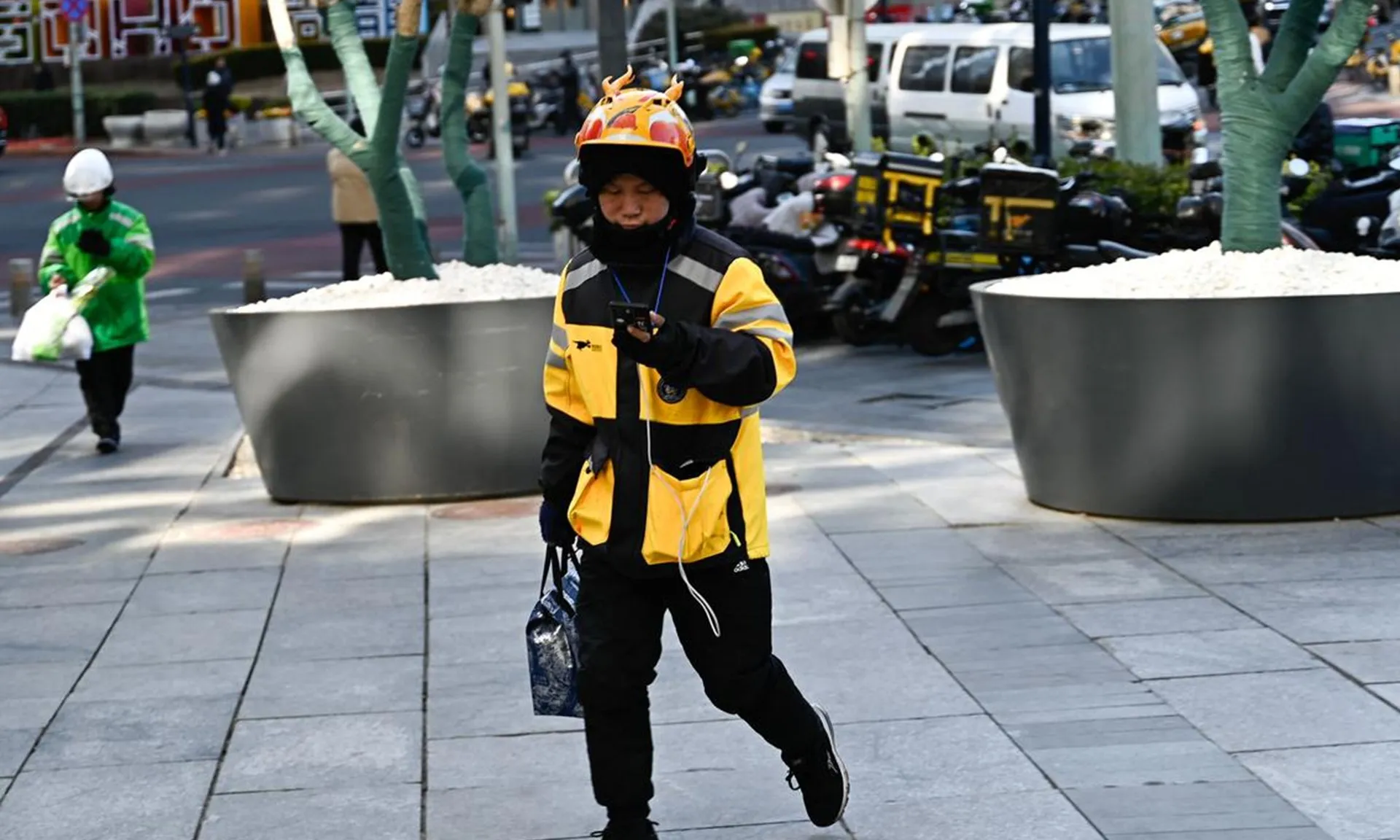 nhan-vien-nha-nuoc-110725