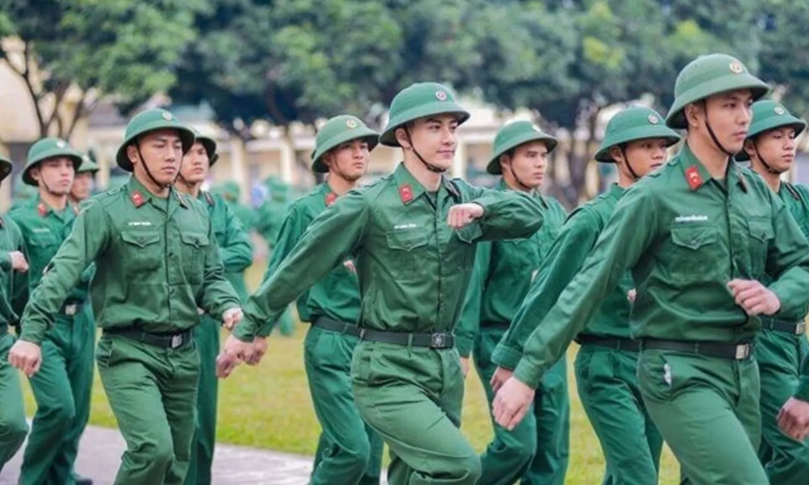 Không gọi nhập ngũ với công dân bị cận thị hơn 1,5 diop trở lên