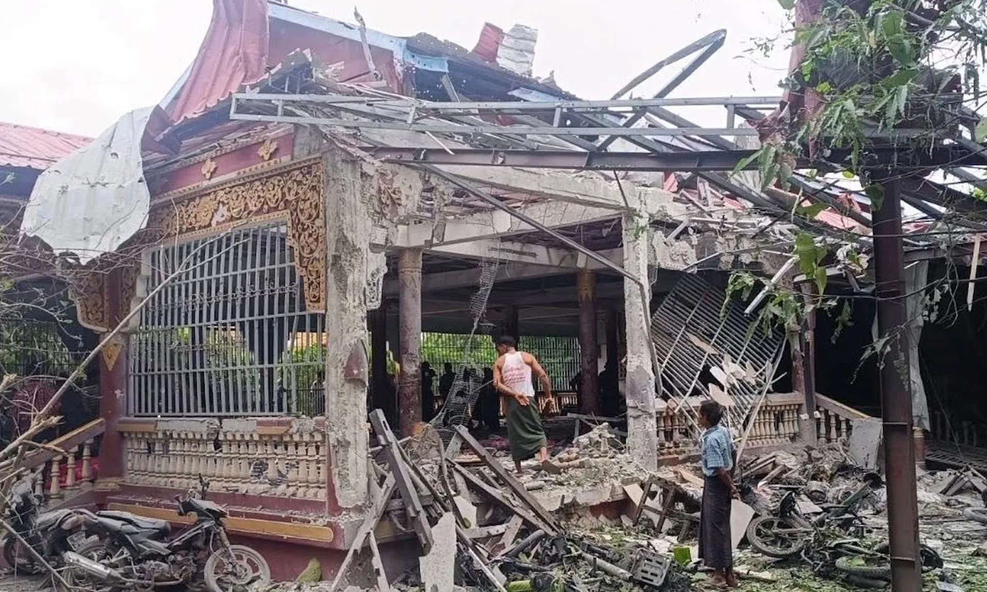 tan-cong-tu-vien-110725