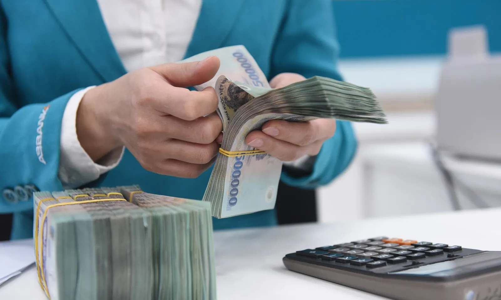 Số hóa quản lý, siết chặt thương mại điện tử