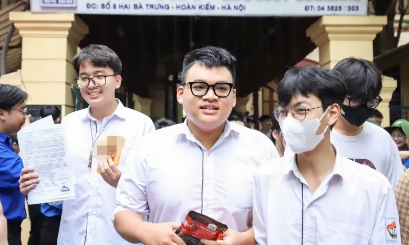Tuyển sinh ĐH 2025: Nhiều ngành dự kiến giảm 3–5 điểm chuẩn