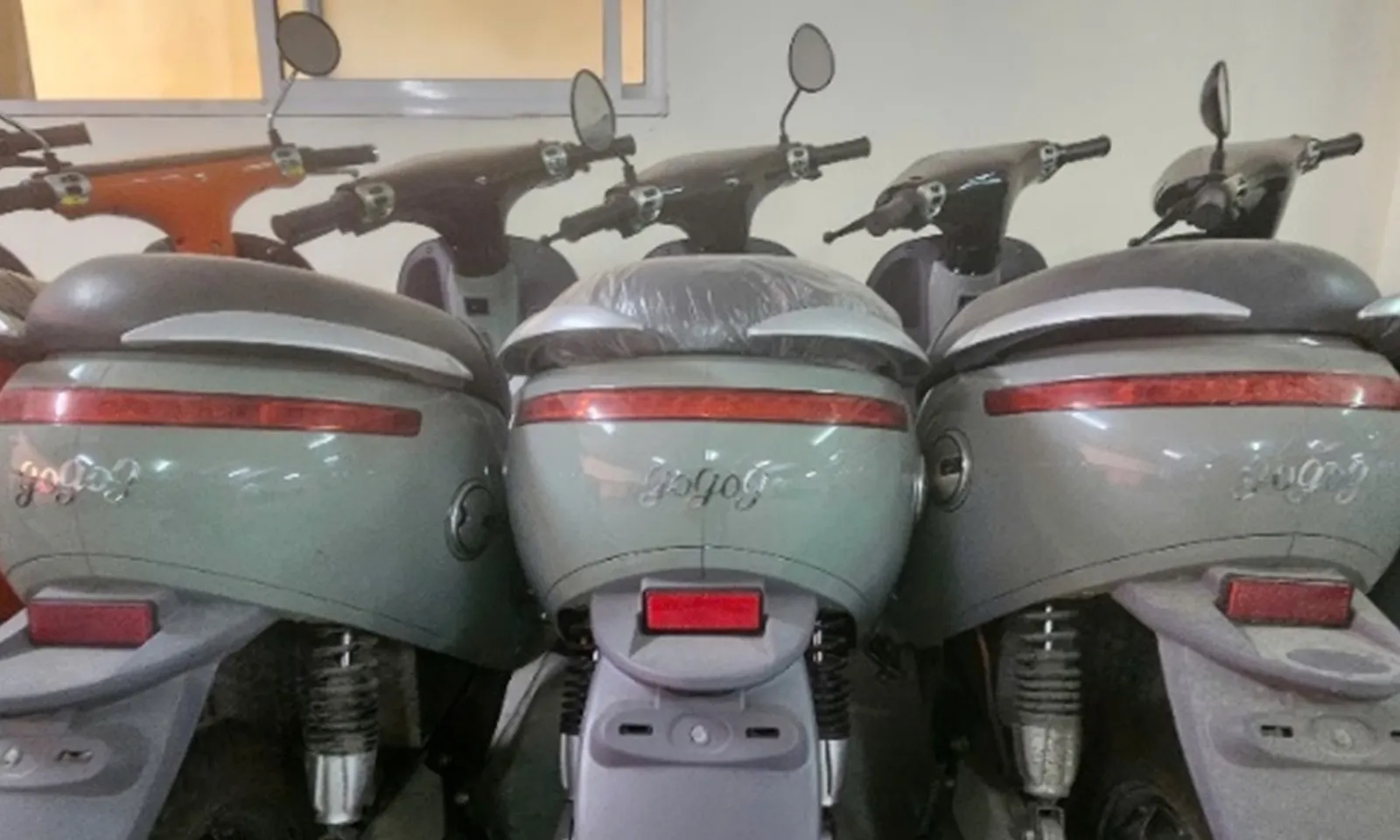 Triệt phá đường dây sản xuất, buôn bán xe máy điện giả