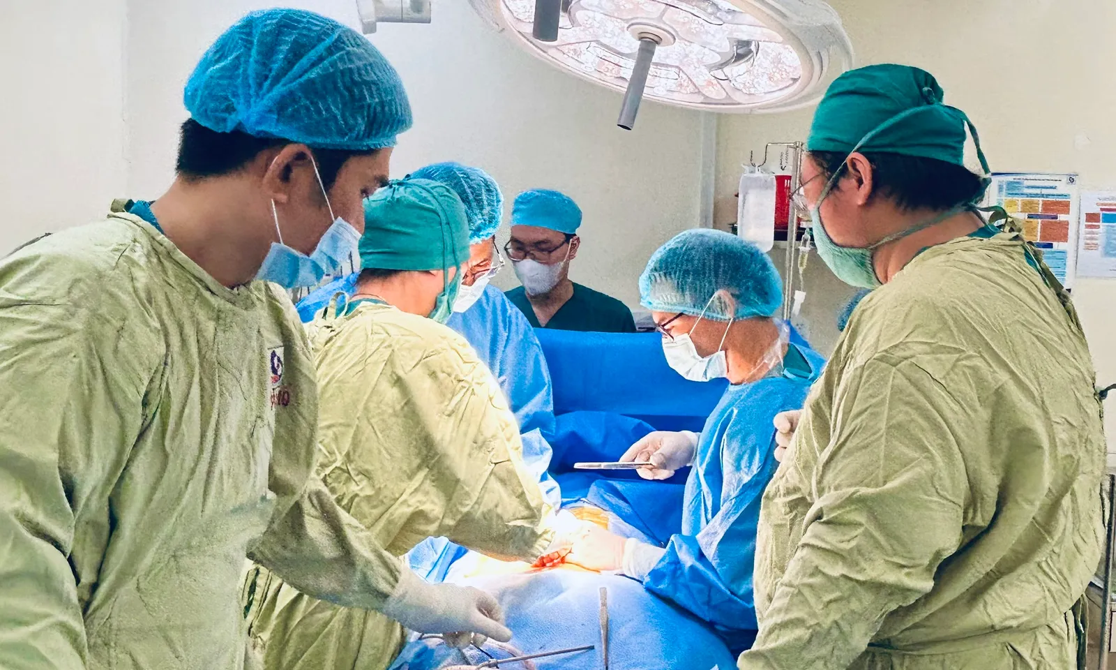 Hai người bệnh trẻ được “sống thêm lần nữa” từ hai quả thận của người hiến tạng chết não