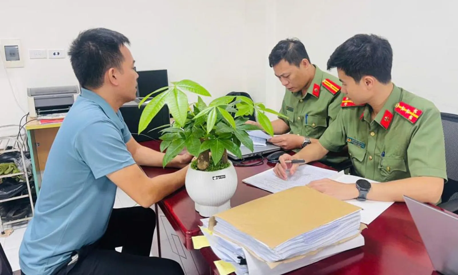 Khởi tố 3 đối tượng tổ chức đưa người sang Hàn Quốc lao động trái phép