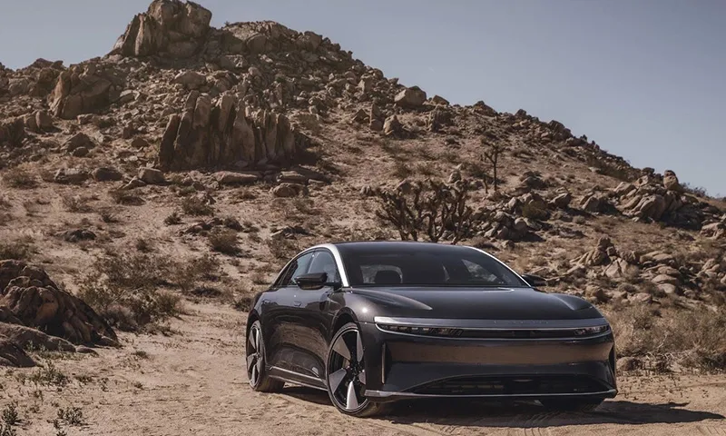 Chiếc xe  có thể chạy được là 748,8 dặm (1.205km) sau khi sạc.