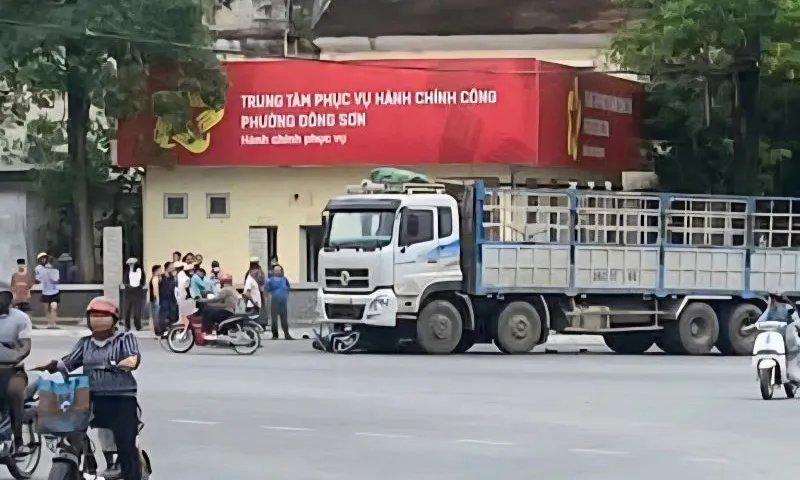 Vừa ra khỏi Trung tâm hành chính công của phường, nạn nhân bị xe tải đụng tử vong