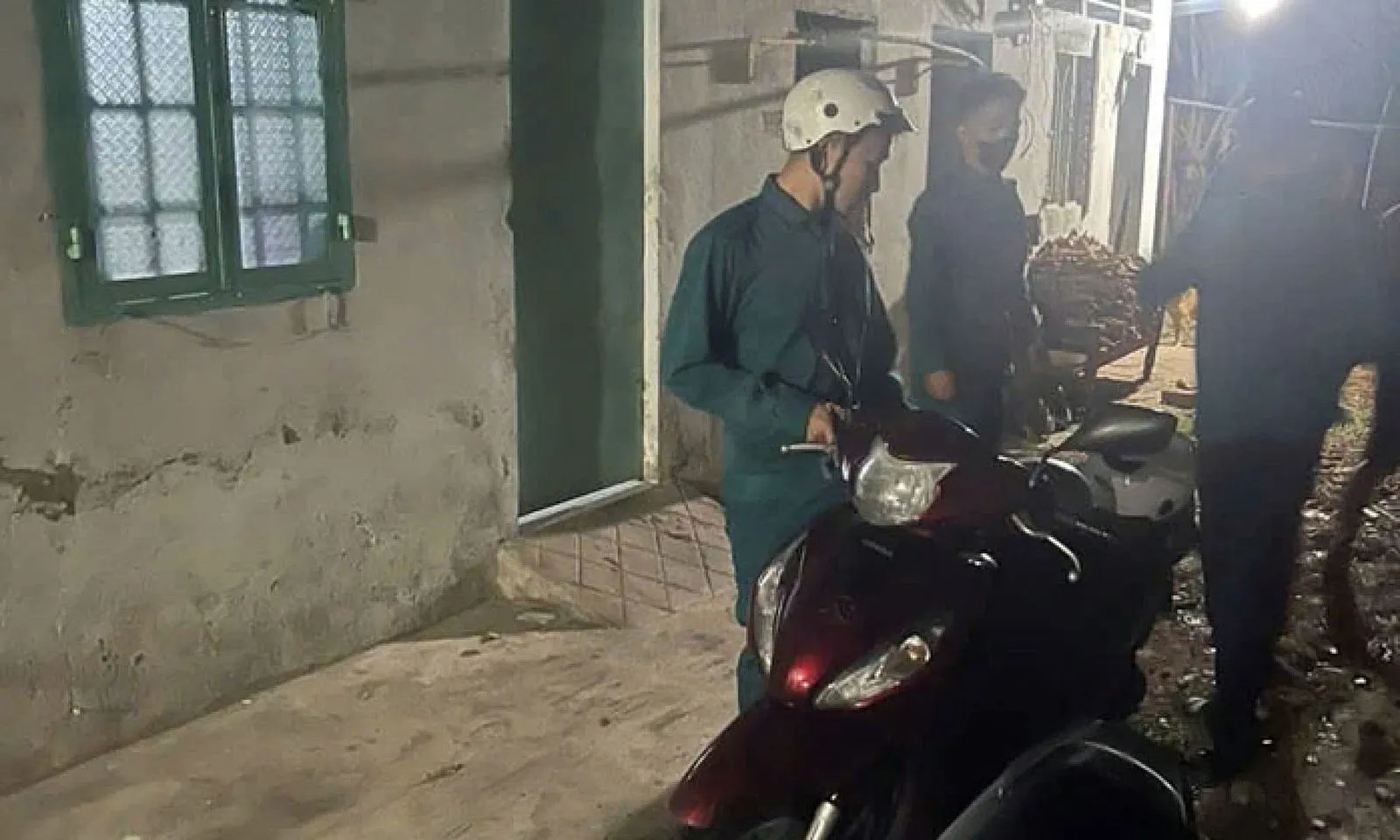 TPHCM: Xác minh vụ người đàn ông đánh cô gái ôm con nhỏ rồi livestream