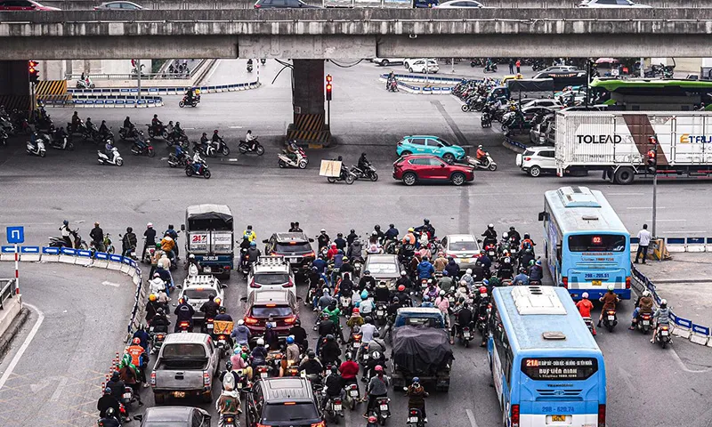 Hà Nội sẽ tăng lệ phí trước bạ, phí biển số ôtô, xe máy chạy xăng, dầu