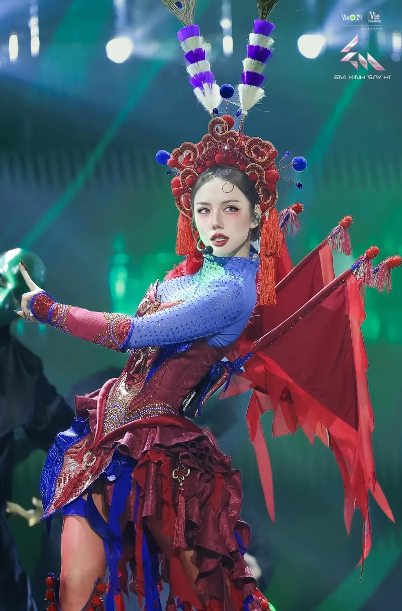 phuong-ly-livestage33