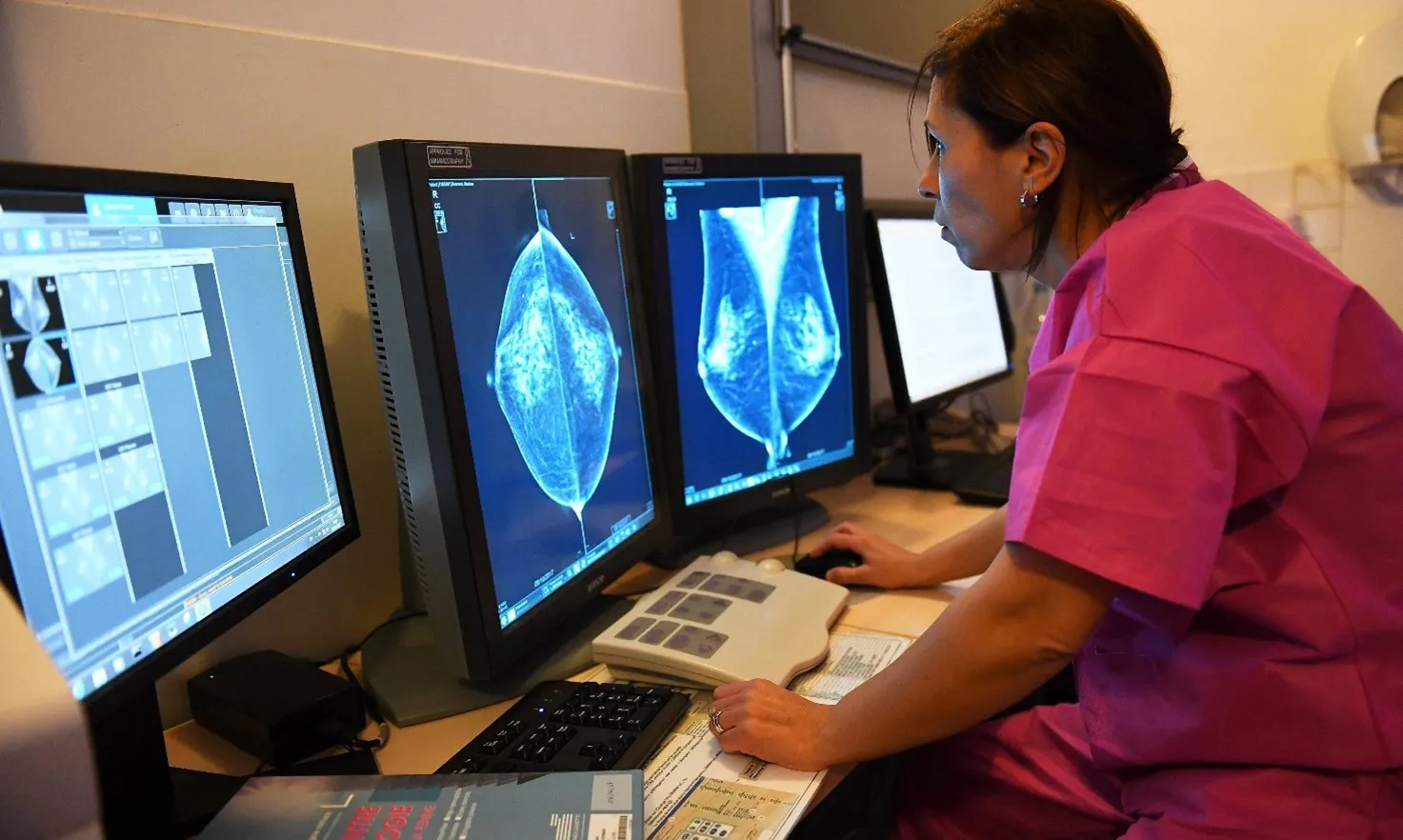 Đột phá trong điều trị ung thư vú: Vaccine thử nghiệm giai đoạn đầu đạt kết quả tích cực