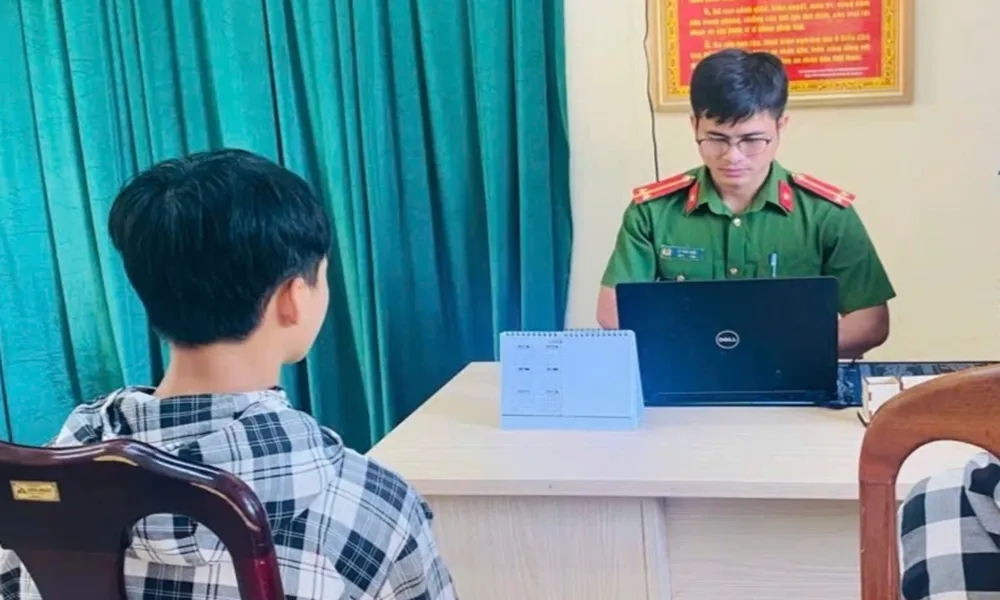 Cắt cầu dao, trộm iPhone giữa trưa