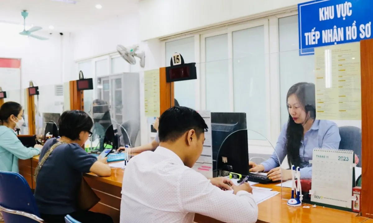 1726628628nguoi-lao-dong-dang-ky-huon-1726648919606-1726648919818681268385