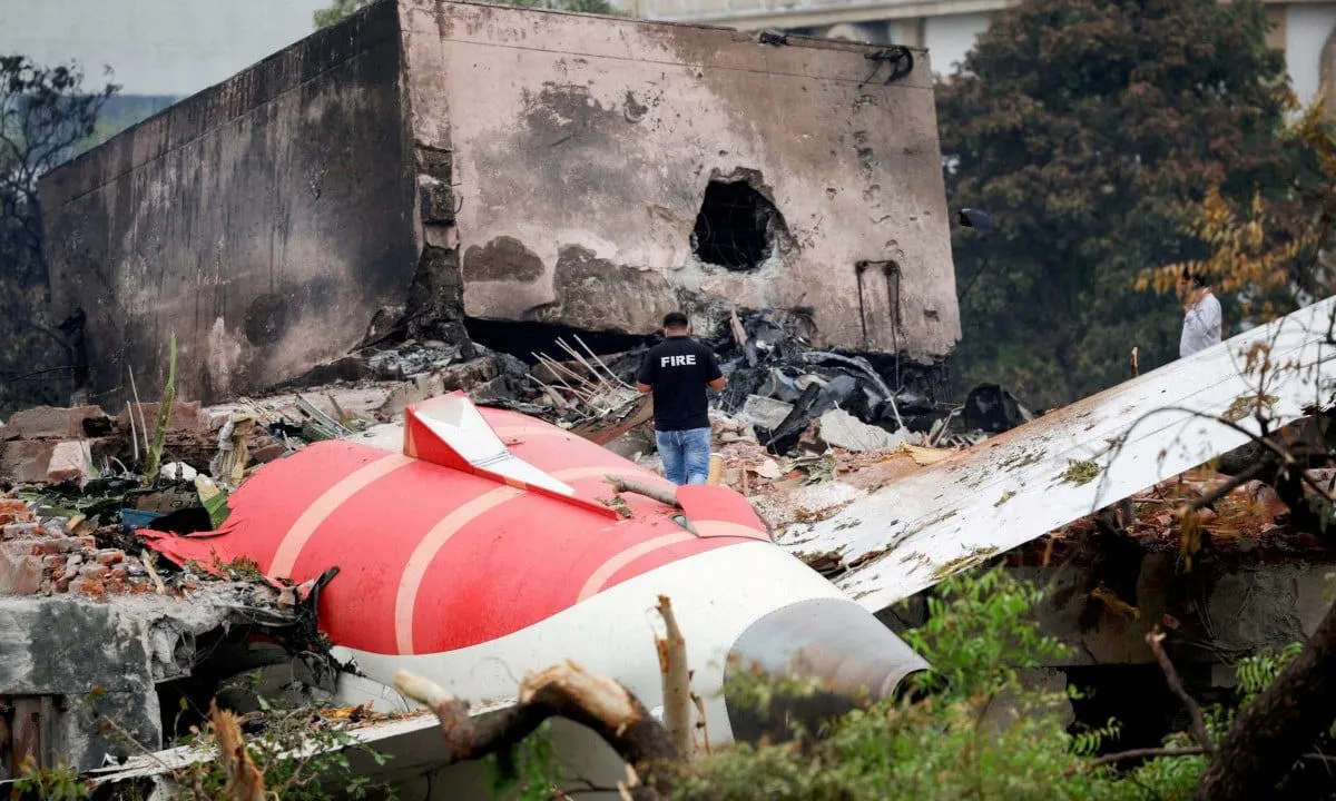 Vụ rơi máy bay Air India: Báo cáo sơ bộ gây tranh cãi, giới phi công lên tiếng