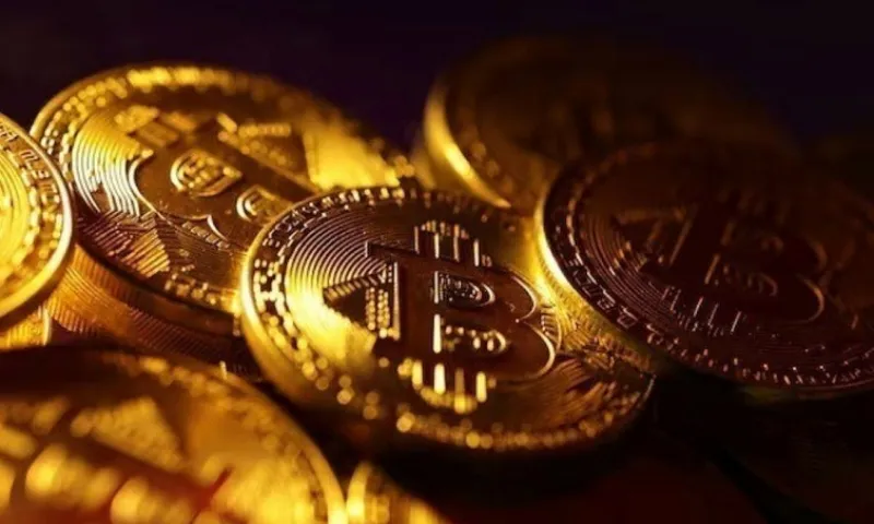 Bitcoin vượt 121.000 USD, lập kỷ lục mới