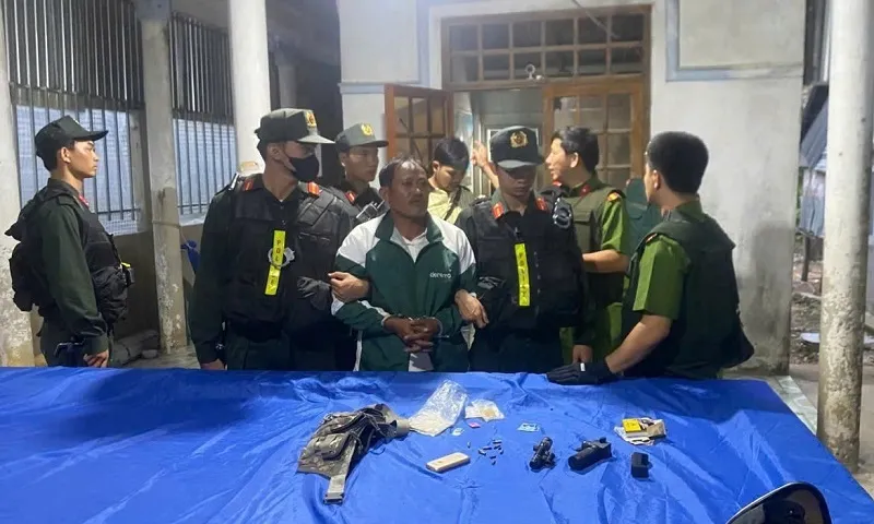 Bắt kẻ hành hung vợ con, tấn công cả công an