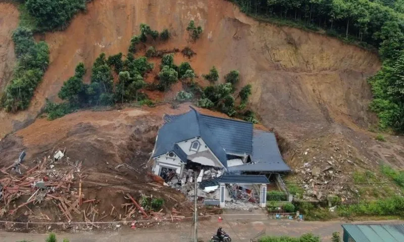 Khẩn trương khắc phục vụ sạt lở đất khiến 5 người thương vong tại Lào Cai 