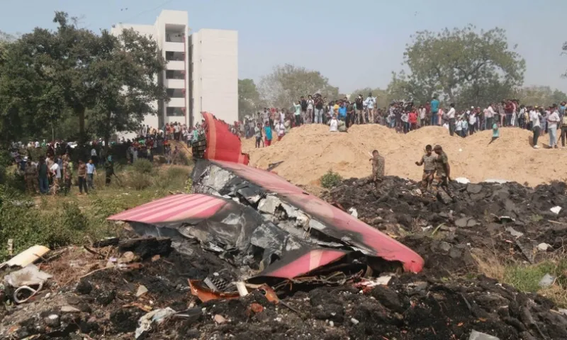 FAA, Boeing bác khả năng lỗi khóa nhiên liệu vụ rơi máy bay tại Ấn Độ