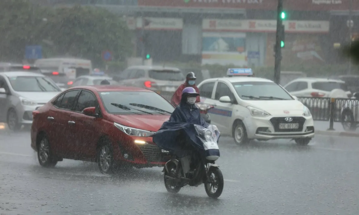 Thời tiết 14/7: Mưa dông nhiều khu vực, cảnh báo lốc xoáy