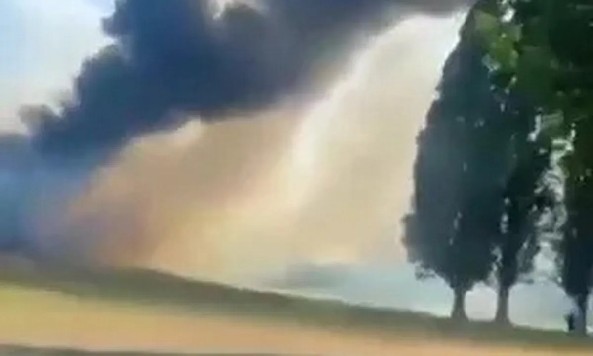 Máy bay y tế rơi ngay sau khi cất cánh ở Anh