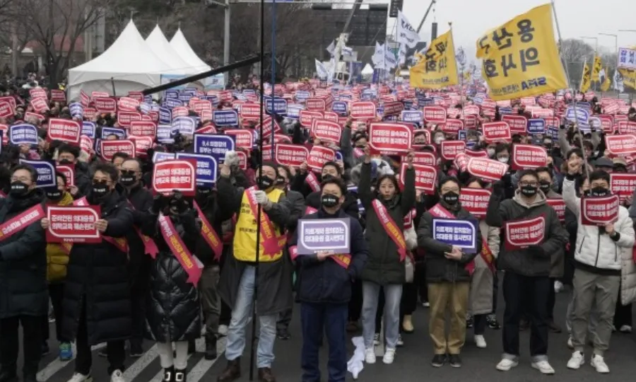 Hàn Quốc: Sinh viên y khoa kết thúc đình công, kêu gọi cải tổ ngành y