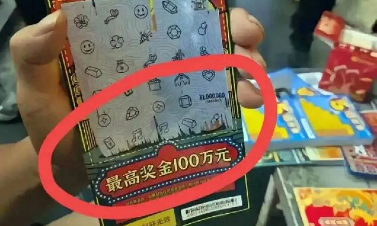 Cô gái trúng vé số 3,6 tỉ đồng, đại lý không cho mang đi vì “chưa trả tiền”