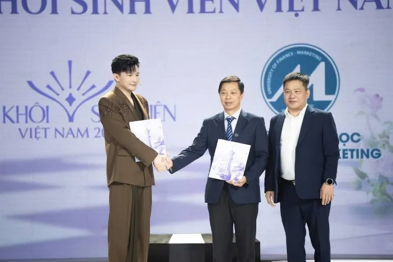 duoc-si-tien-dau-tu-thuong-mai-dien-tu-da-di-nang-hay-qua-tham-vong 20250715-162909-01