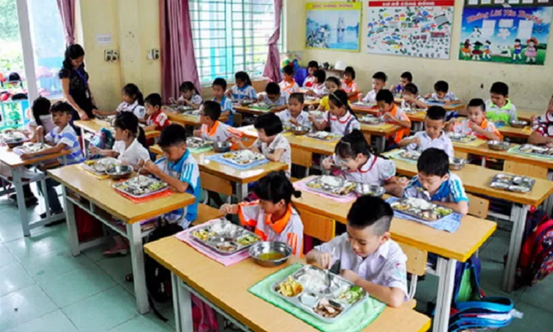 học sinh bữa ăn bán trú