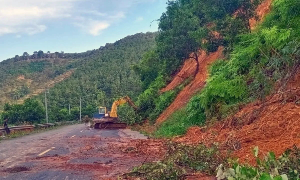 Tái diễn sạt lở trên tuyến ĐT 755B nối Đồng Nai - Lâm Đồng