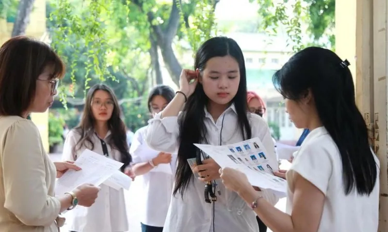 Thi Tot nghiep 2025
