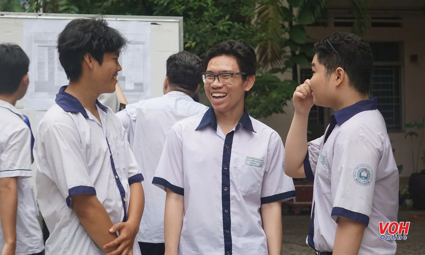 Thi tốt nghiệp THPT 2025: Mưa điểm 10 nhiều môn, không có điểm tuyệt đối môn văn