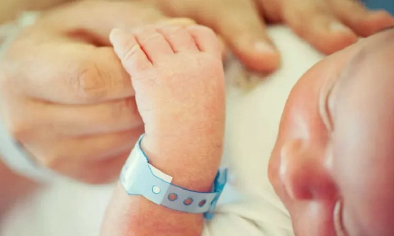 Pháp: Tỷ lệ sinh thấp kỷ lục, xu hướng không muốn sinh con gia tăng