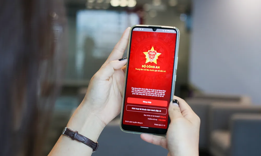 Bộ Công an giới thiệu nhiều tiện ích mới trên ứng dụng VNeID 