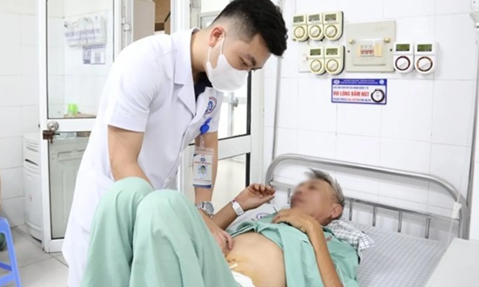 2 người thủng đường tiêu hóa do nuốt phải tăm tre, xương cá