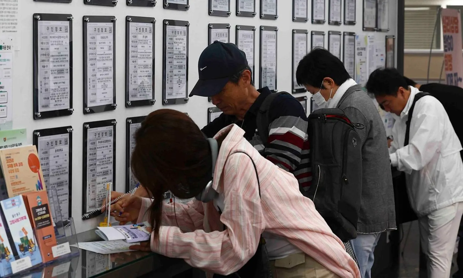 Lao động trẻ dần biến mất khỏi 100 công ty hàng đầu Hàn Quốc