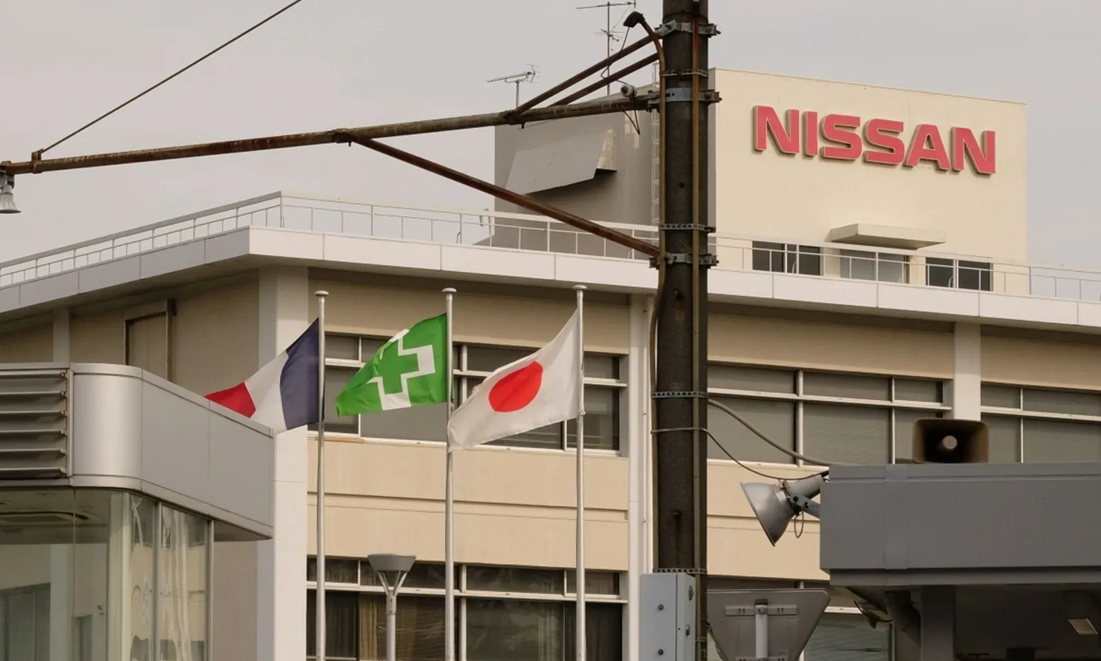 Nissan ngừng hoạt động một nhà máy tại Nhật Bản