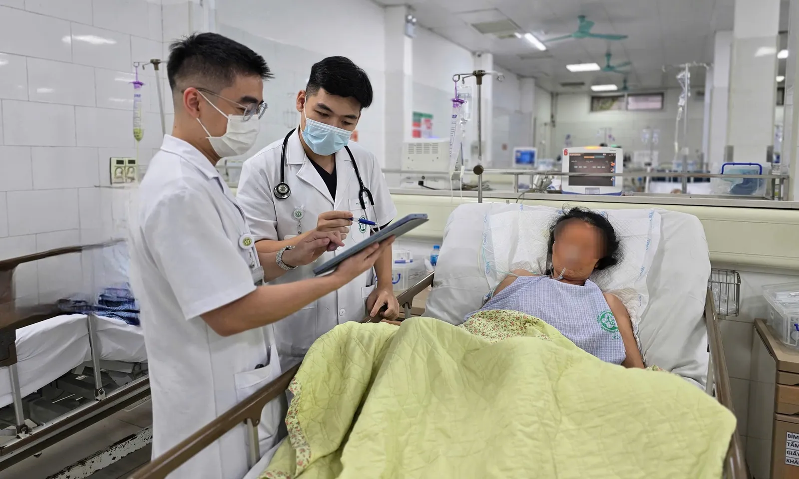 Người phụ nữ chảy máu não nguy kịch do bị sét đánh khi đang làm đồng