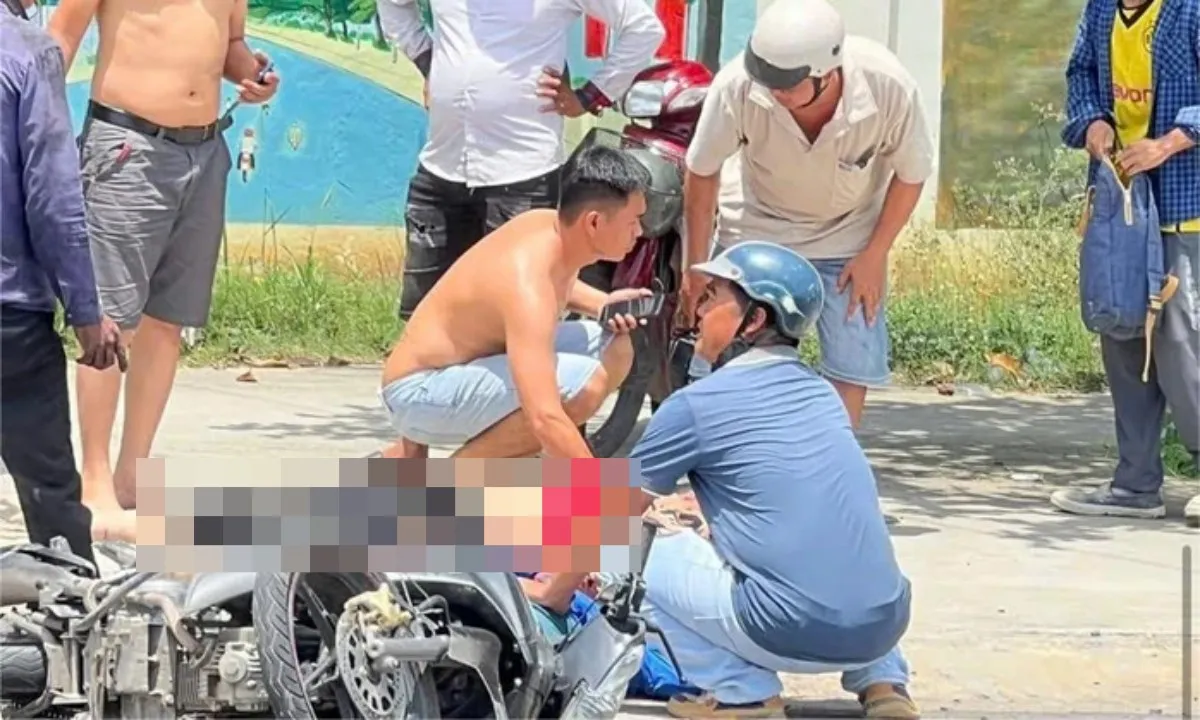 Con gái gào khóc tại hiện trường tai nạn khiến ba mẹ tử vong