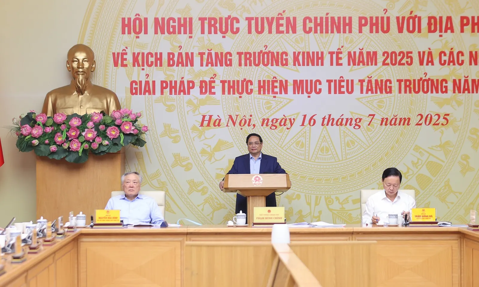 Thủ tướng: Phấn đấu tăng trưởng kinh tế năm 2025 từ 8,3-8,5%