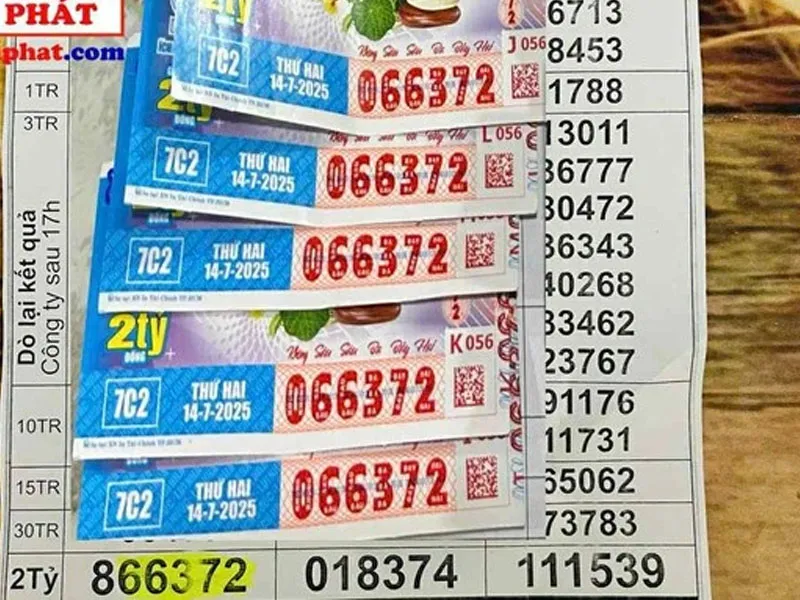 voh-mua-ve-so-cau-may-nguoi-phu-nu-bat-ngo-trung-mot-lan-ca-5-to