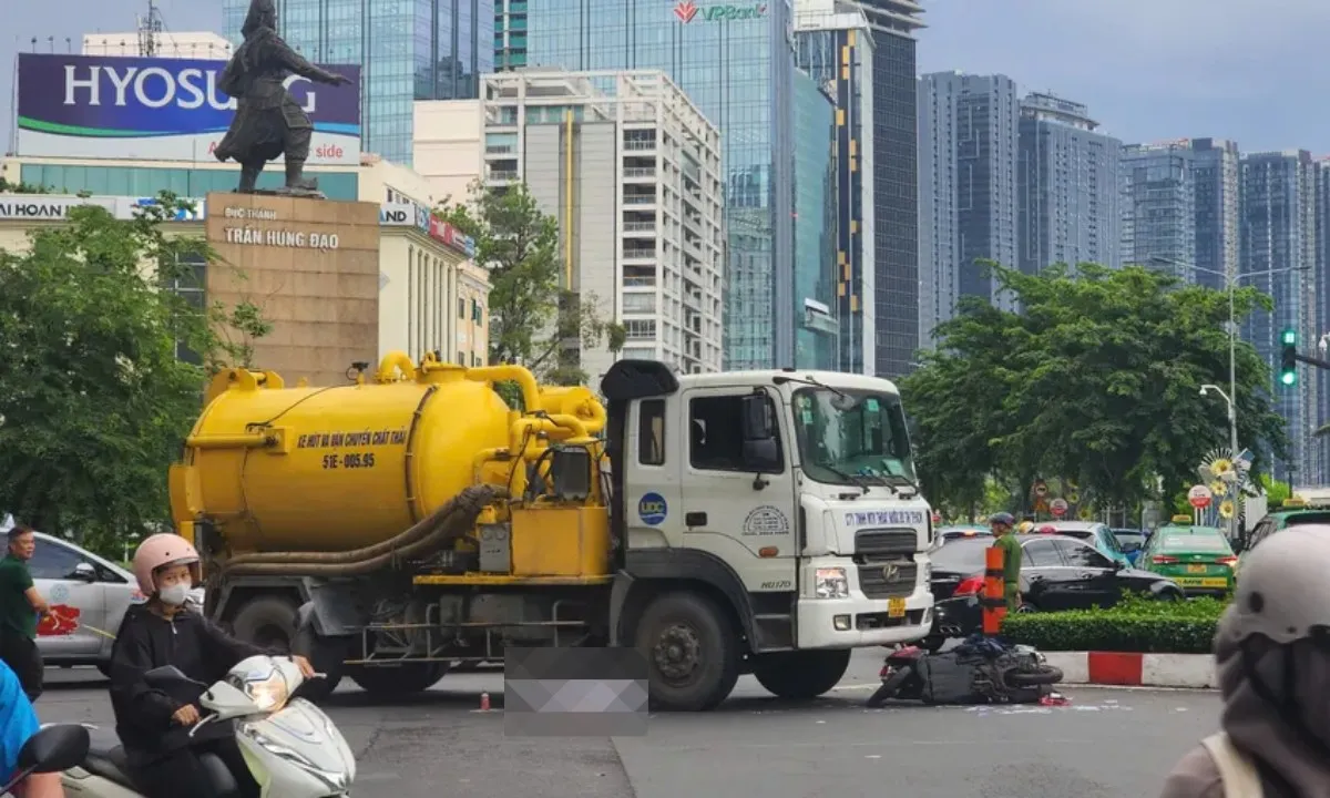 Xe bồn đụng xe máy ở vòng xoay Công Trường Mê Linh, 1 người chết