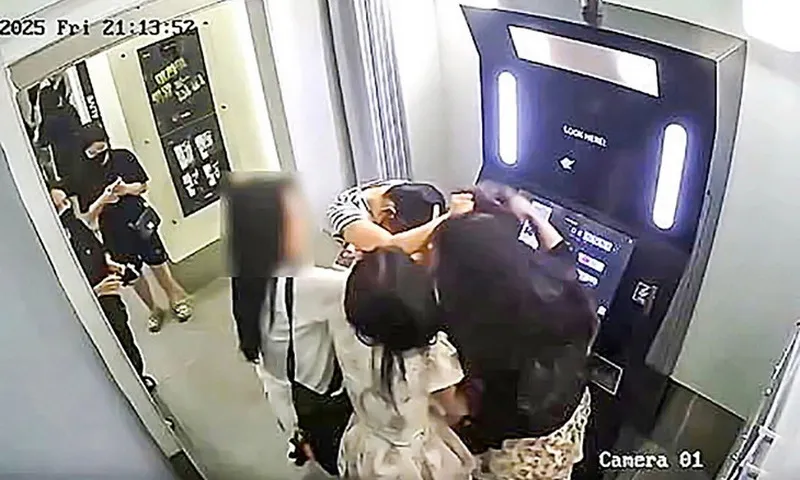 Vụ hành hung tại Photobooth Hà Nội: Công ty Hàn Quốc xin lỗi, sa thải nữ nhân viên vi phạm